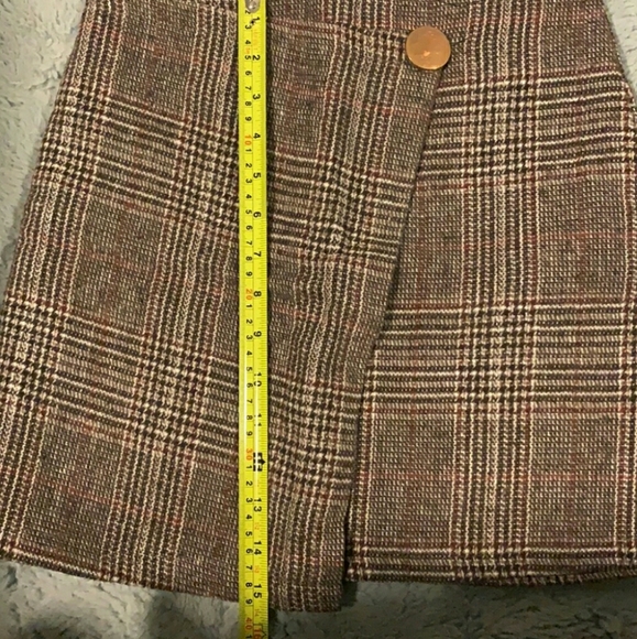 Free with purchase!! Woolen skirt / skort in size small - Picture 8 of 8